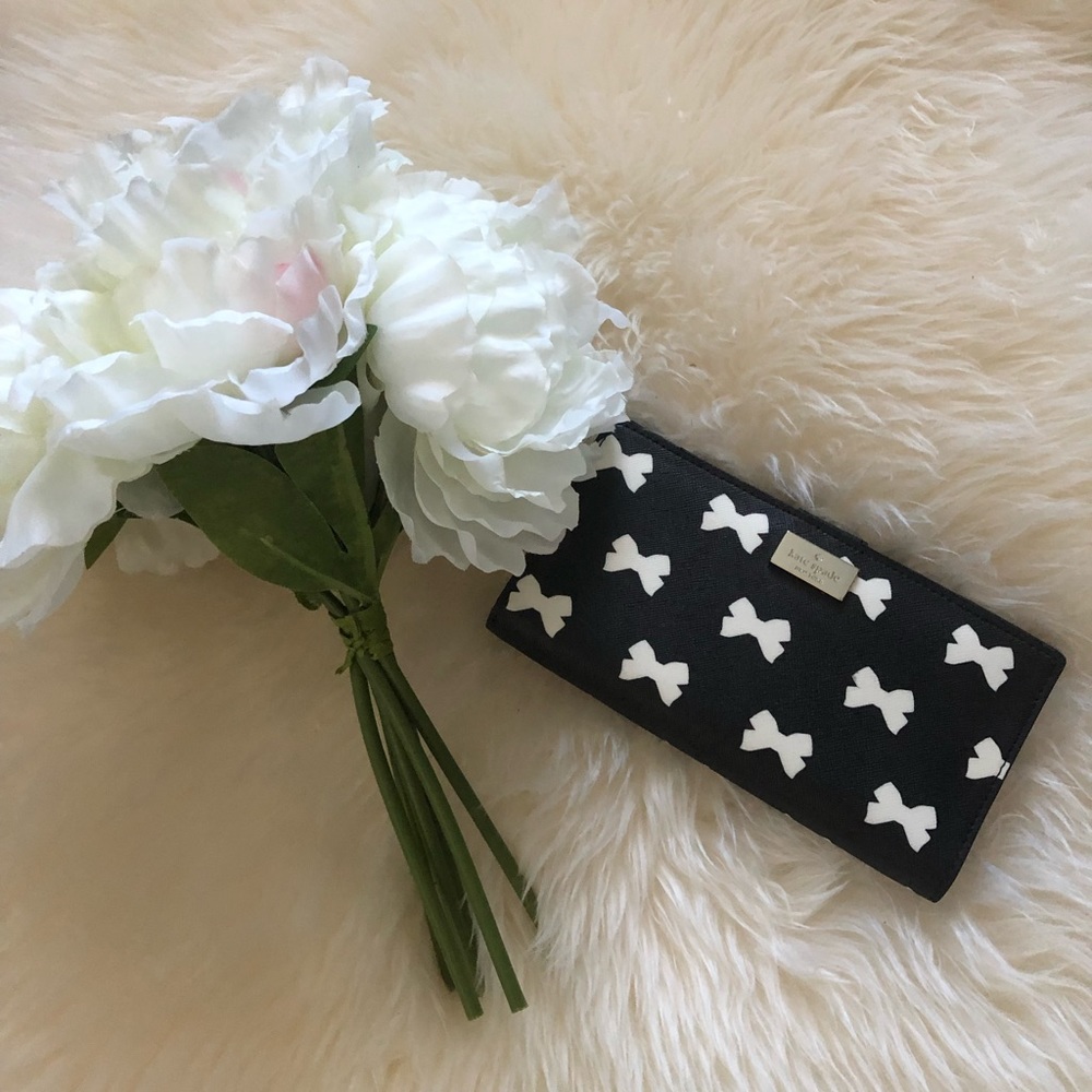 Kate Spade ♠️ black and white bow wallet